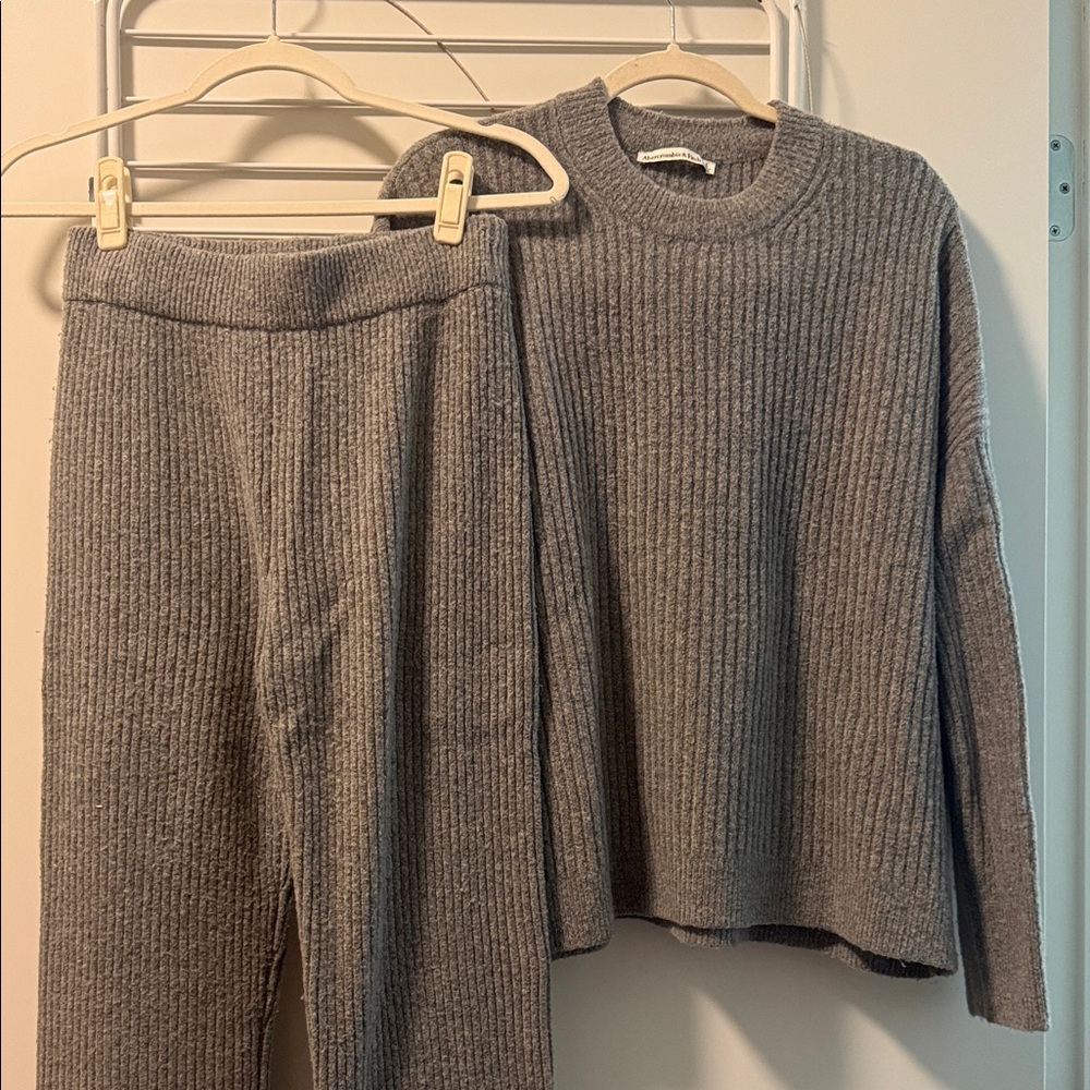 Abercrombie Gray Ribbed Sweater Set